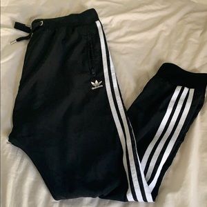 Low crotch Adidas jogger